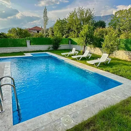 Villa Luxury Holiday With Large Pool In 4+1 *
